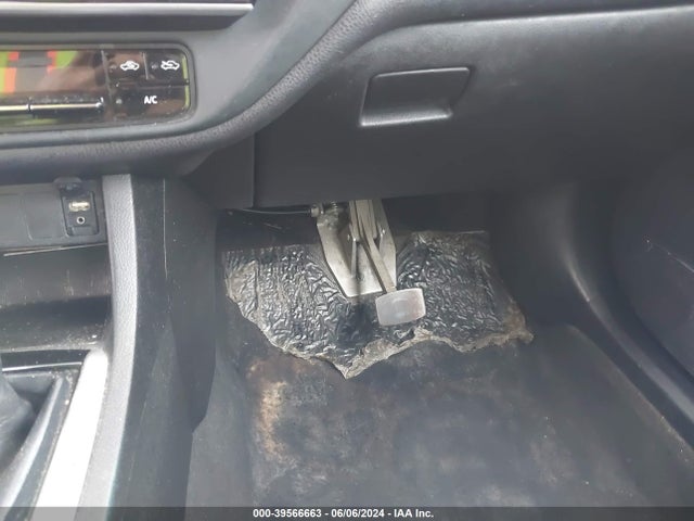Toyota COROLLA LE 2017 5YFBURHE2HP616401 Image 18