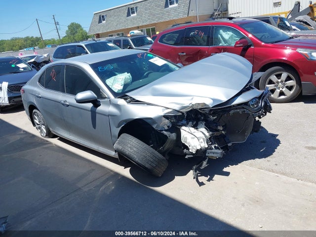 Toyota CAMRY LE 2018 4T1B11HKXJU118824 головне зображення
