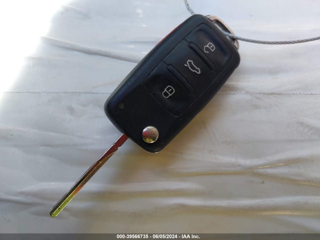 3VWL07AJ8EM434715 Volkswagen Jetta 1.8t Sel