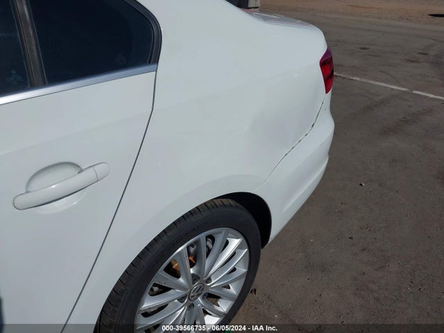 3VWL07AJ8EM434715 Volkswagen Jetta 1.8t Sel