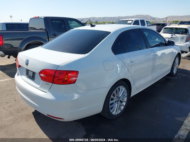 3VWL07AJ8EM434715 Volkswagen Jetta 1.8t Sel