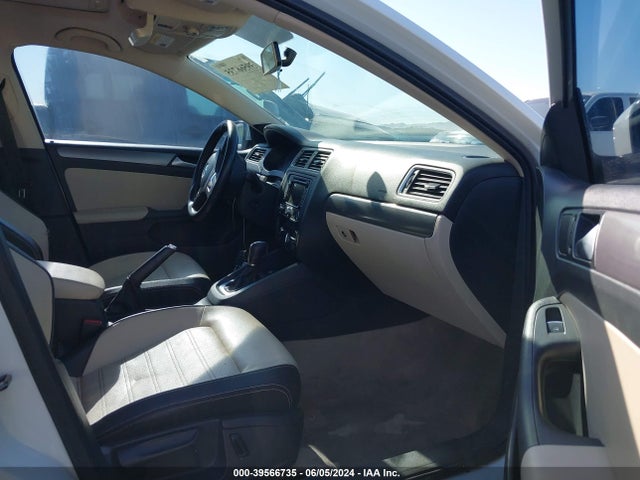 3VWL07AJ8EM434715 Volkswagen Jetta 1.8t Sel