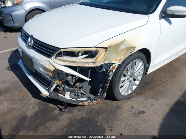 3VWL07AJ8EM434715 Volkswagen Jetta 1.8t Sel