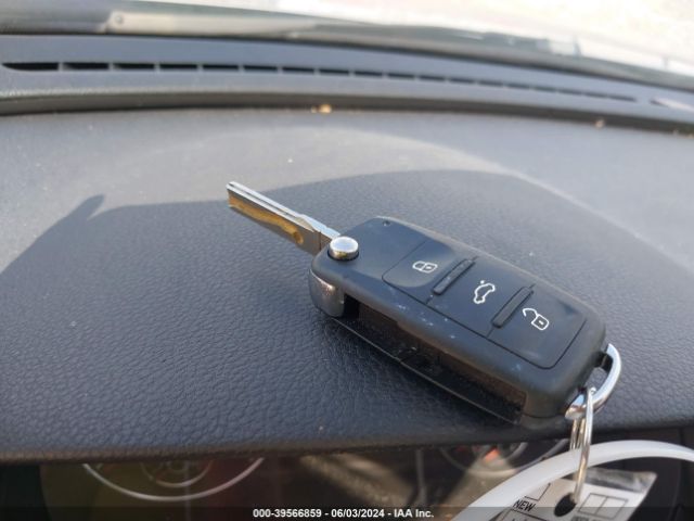 1VWAT7A37FC116748 Volkswagen Passat 1.8t Limited Edition