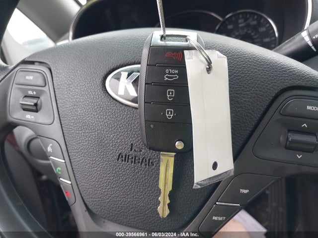 KIA FORTE LX 2017 3KPFK4A7XHE131303 Image 11