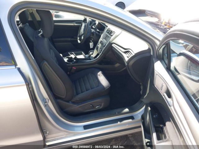 3FA6P0H75FR105624 Ford FUSION SE