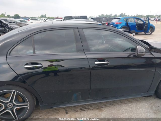 WDD3G4EB6KW026893 Mercedes-Benz A 220
