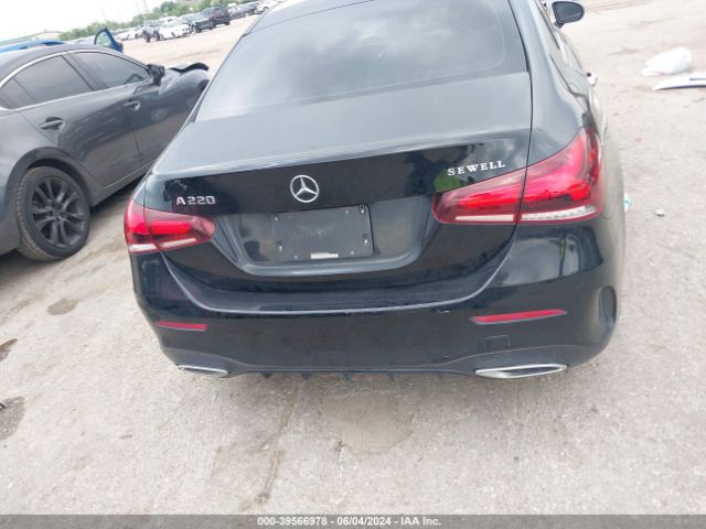 WDD3G4EB6KW026893 Mercedes-Benz A 220