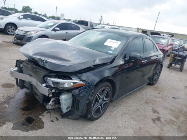 WDD3G4EB6KW026893 Mercedes-Benz A 220