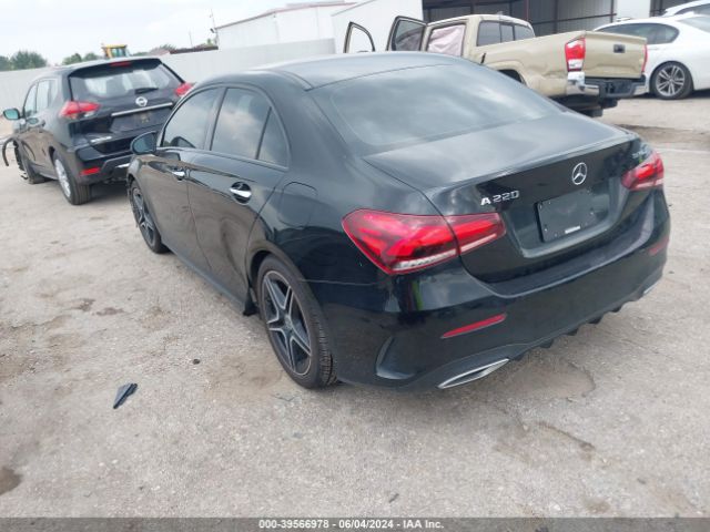 WDD3G4EB6KW026893 Mercedes-Benz A 220