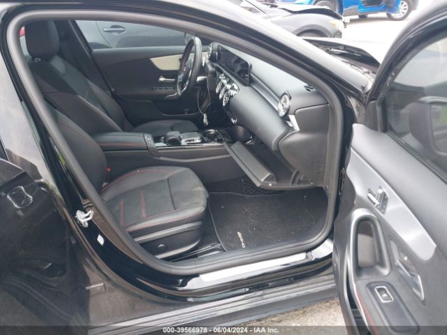 WDD3G4EB6KW026893 Mercedes-Benz A 220