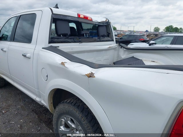 RAM 1500 Laramie  4x4 5'7 Box 2018 1C6RR7NT8JS137208 Image 18
