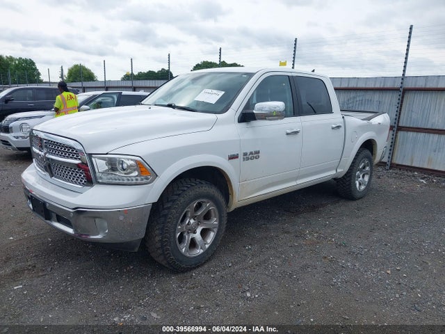 RAM 1500 Laramie  4x4 5'7 Box 2018 1C6RR7NT8JS137208 Image 2