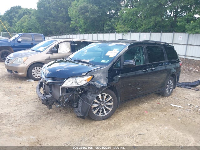5TDDZ3DC8LS250438 Toyota SIENNA XLE