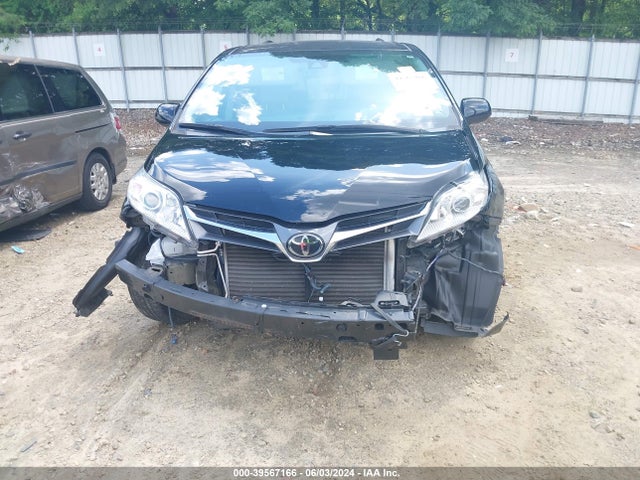 5TDDZ3DC8LS250438 Toyota SIENNA XLE