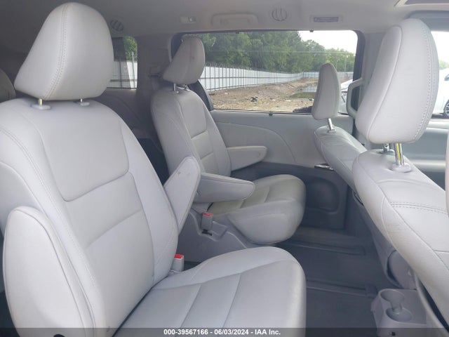 5TDDZ3DC8LS250438 Toyota SIENNA XLE