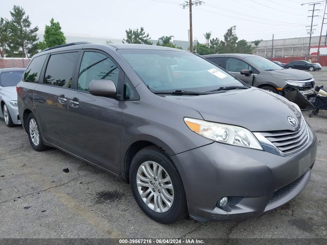 Toyota Sienna Xle 8 Passenger 2015 5TDYK3DC6FS688126 main image