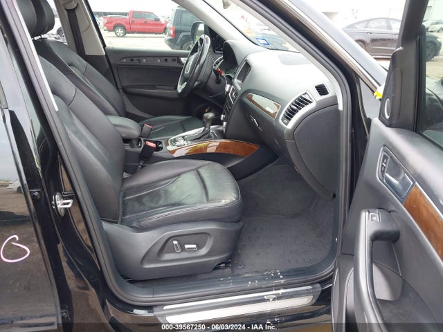 Audi Q5 2.0t Premium 2017 WA1L2AFP5HA012792 Image 5