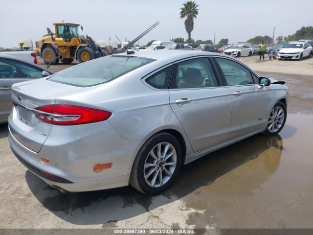 3FA6P0PU8HR105725 Ford Fusion Energi Se Luxury