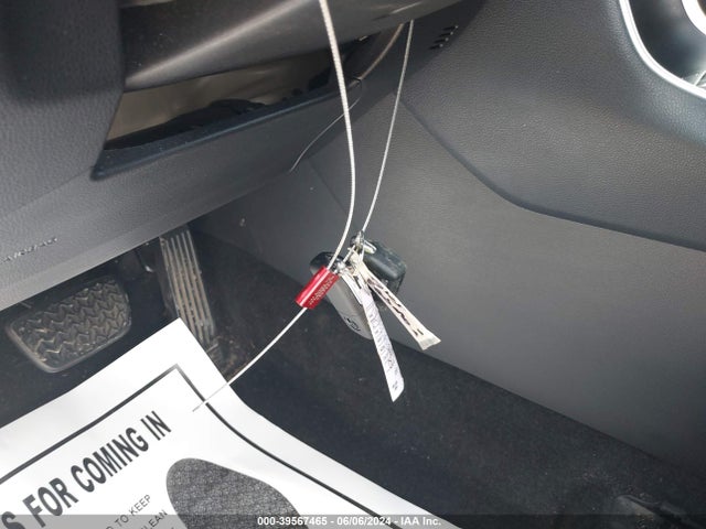 Toyota RAV4 LE 2019 JTMH1RFV5KJ003108 Image 11