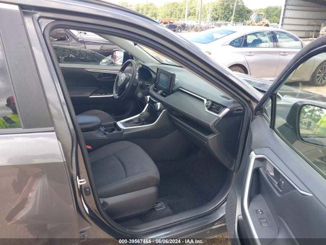 Toyota RAV4 LE 2019 JTMH1RFV5KJ003108 Image 5