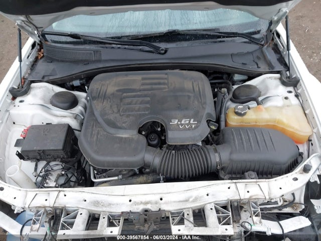 Chrysler 300 Anniversary Edition 2016 2C3CCAAG9GH343647 Image 10