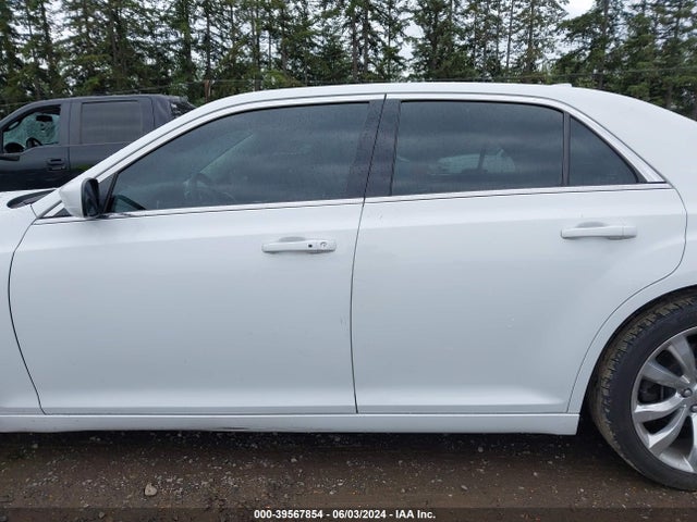 Chrysler 300 Anniversary Edition 2016 2C3CCAAG9GH343647 Image 15