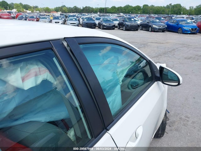Toyota COROLLA LE 2019 2T1BURHE9KC137111 Image 17