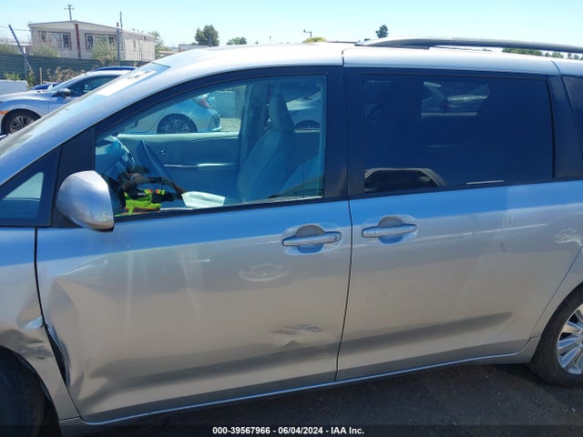 Toyota Sienna Xle 7 Passenger 2014 5TDDK3DC8ES077009 Image 14