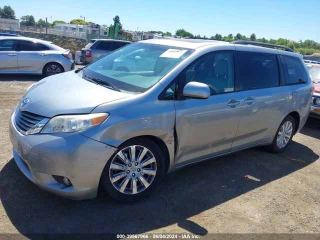 Toyota Sienna Xle 7 Passenger 2014 5TDDK3DC8ES077009 Image 2