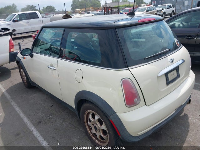 2005 MINI COOPER WMWRC33585TK62035 Photo 2