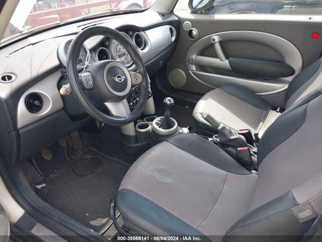 2005 MINI COOPER WMWRC33585TK62035 Photo 4