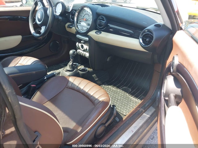 2009 MINI COOPER S CLUBMAN WMWMM33599TP92205 Photo 4