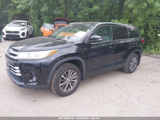 Toyota Highlander Xle 2018 5TDJZRFH1JS554156 Image 2