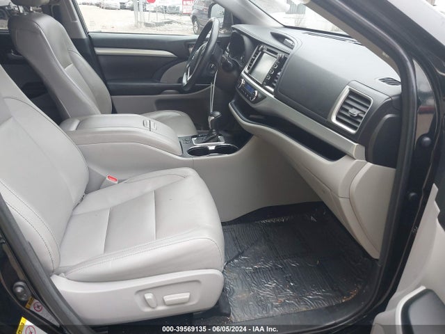 Toyota Highlander Xle 2018 5TDJZRFH1JS554156 Image 5