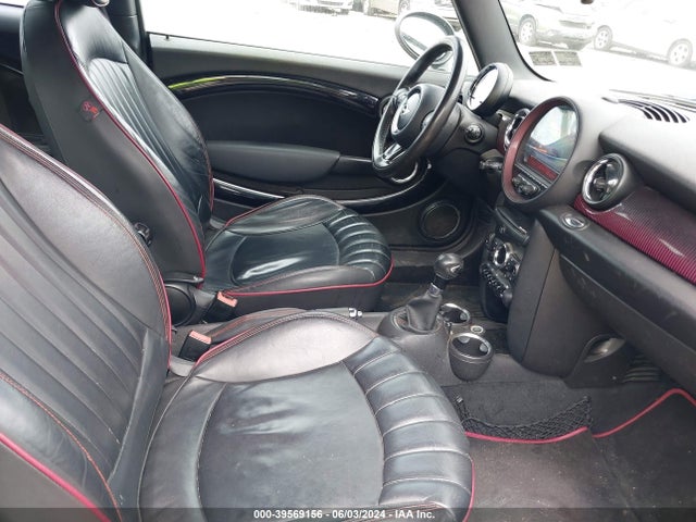 2011 MINI COOPER CLUBMAN WMWZF3C57BT188304 Photo 4