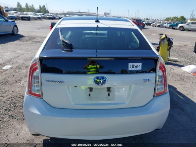 JTDKN3DU5F1900565 Toyota Prius Four