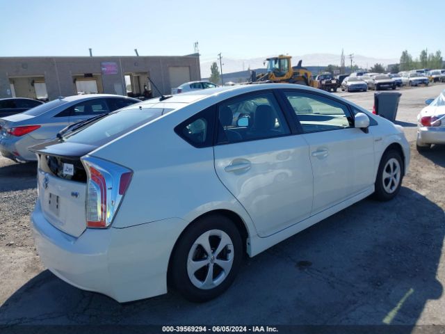 JTDKN3DU5F1900565 Toyota Prius Four