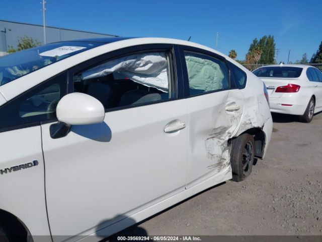 JTDKN3DU5F1900565 Toyota Prius Four