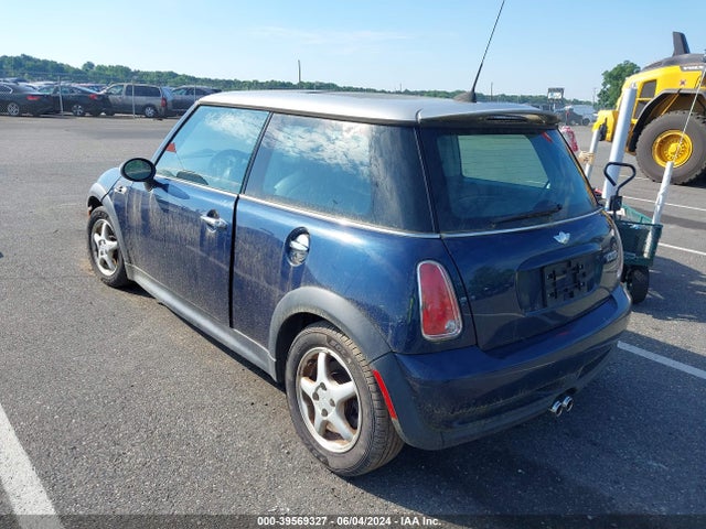 2006 MINI COOPER S WMWRE33536TJ48679 Photo 2