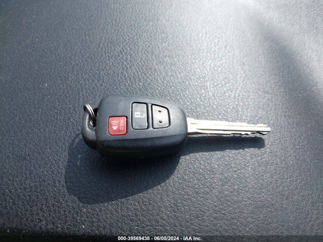Toyota RAV4 LE 2015 JTMBFREV0FD175074 Image 11