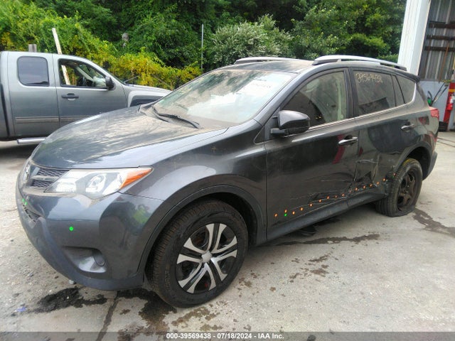 Toyota RAV4 LE 2015 JTMBFREV0FD175074 Image 2