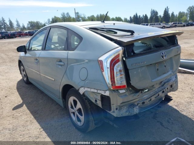 JTDKN3DU1F1976915 Toyota Prius Two