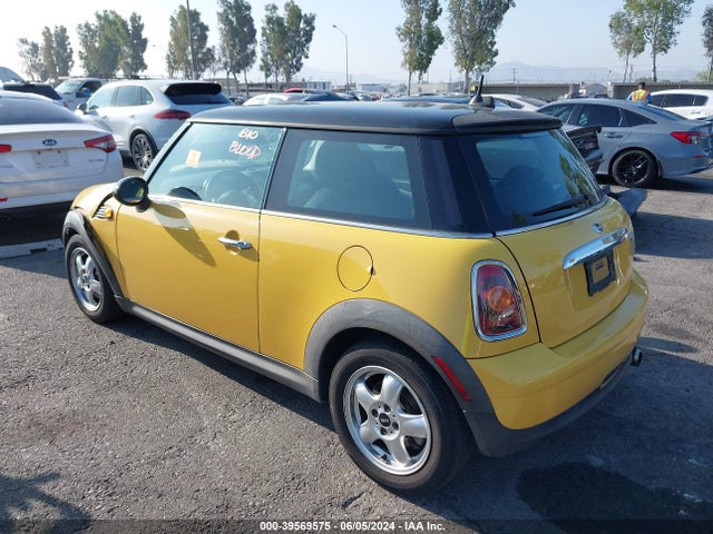 2009 MINI COOPER WMWMF33569TU70356 Photo 2