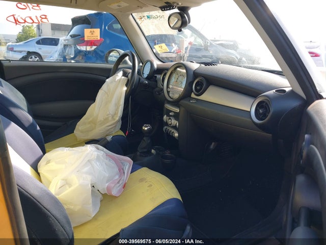 2009 MINI COOPER WMWMF33569TU70356 Photo 4