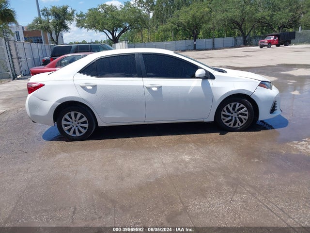 Toyota COROLLA LE 2018 5YFBURHE4JP771425 Image 13