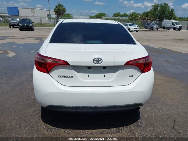 Toyota COROLLA LE 2018 5YFBURHE4JP771425 Image 16