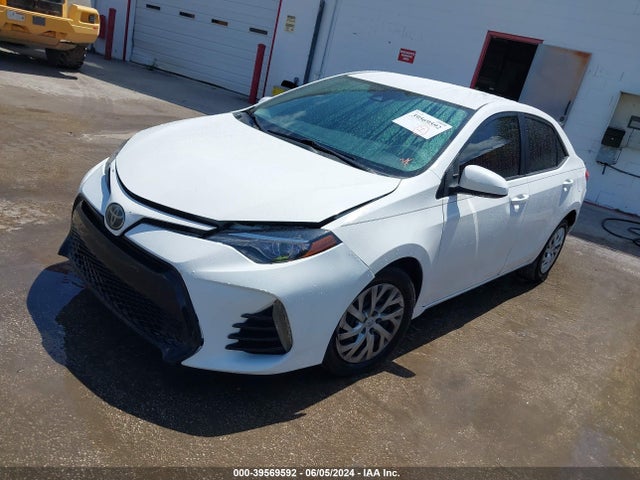Toyota COROLLA LE 2018 5YFBURHE4JP771425 Image 2