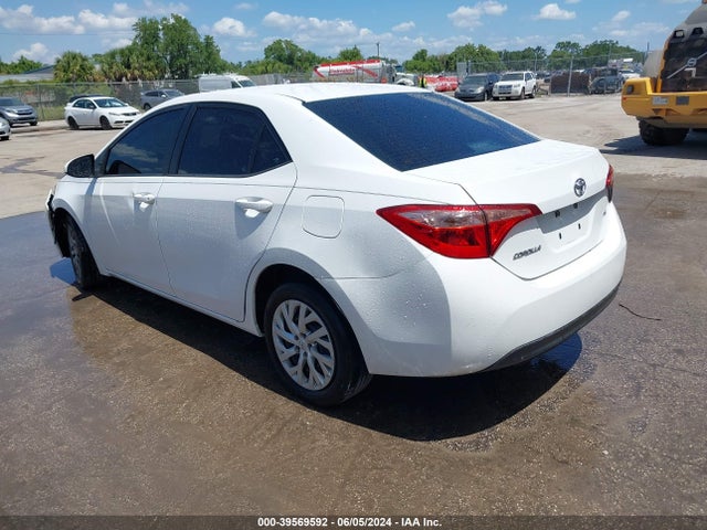Toyota COROLLA LE 2018 5YFBURHE4JP771425 Image 3