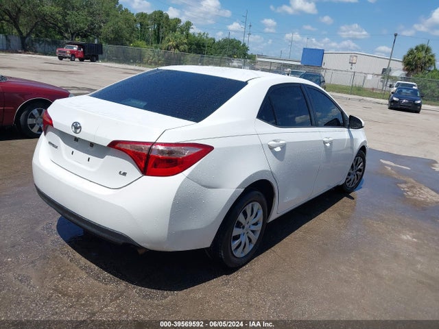 Toyota COROLLA LE 2018 5YFBURHE4JP771425 Image 4